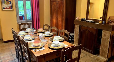 Une maison de caractère au cœur du Périgord Noir - Grande maison familiale avec piscine, vue sur le village et jardin, proche rivière Dordogne.