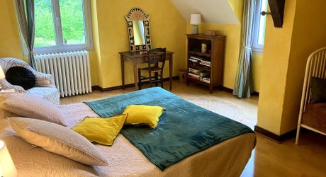 Une maison de caractère au cœur du Périgord Noir - Grande maison familiale avec piscine, vue sur le village et jardin, proche rivière Dordogne.