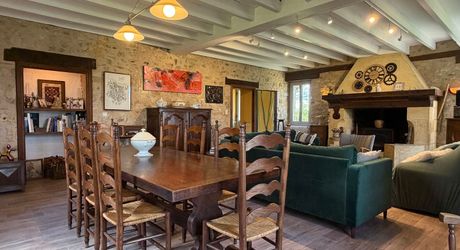 Une maison de caractère au cœur du Périgord Noir - Grande maison familiale avec piscine, vue sur le village et jardin, proche rivière Dordogne.