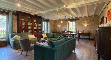Une maison de caractère au cœur du Périgord Noir - Grande maison familiale avec piscine, vue sur le village et jardin, proche rivière Dordogne.