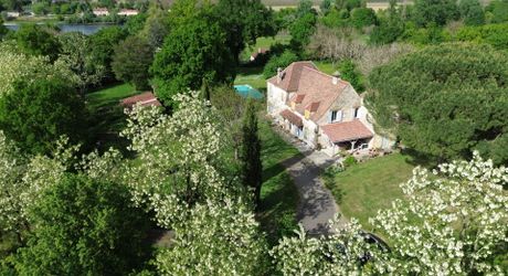 Une maison de caractère au cœur du Périgord Noir - Grande maison familiale avec piscine, vue sur le village et jardin, proche rivière Dordogne.