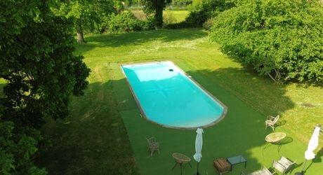 Une maison de caractère au cœur du Périgord Noir - Grande maison familiale avec piscine, vue sur le village et jardin, proche rivière Dordogne.
