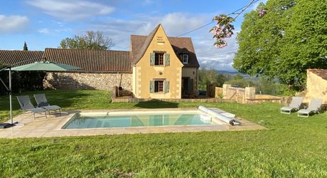 Maison avec piscine et jolie vue en Périgord Noir !