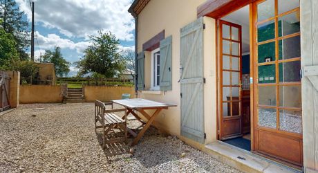 Maison avec piscine et jolie vue en Périgord Noir !