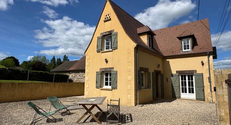 Maison avec piscine et jolie vue en Périgord Noir !