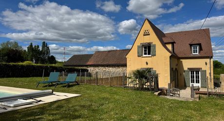 Maison avec piscine et jolie vue en Périgord Noir !