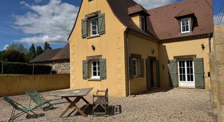 Maison avec piscine et jolie vue en Périgord Noir !