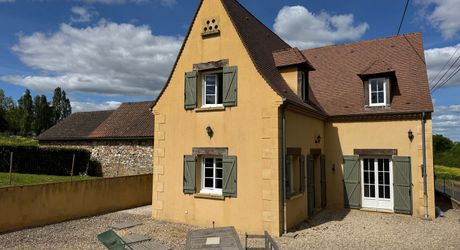 Maison avec piscine et jolie vue en Périgord Noir !