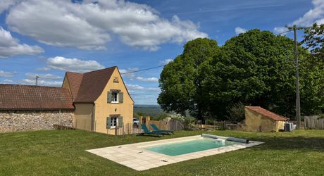 Maison avec piscine et jolie vue en Périgord Noir !