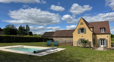 Maison avec piscine et jolie vue en Périgord Noir !