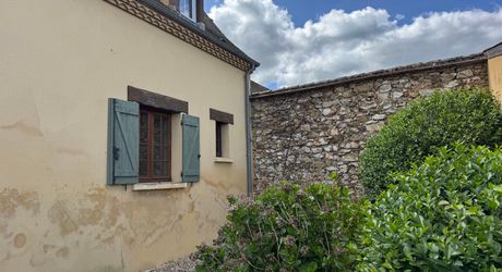 Maison avec piscine et jolie vue en Périgord Noir !