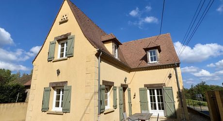 Maison avec piscine et jolie vue en Périgord Noir !