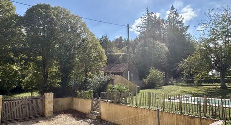 Maison avec piscine et jolie vue en Périgord Noir !