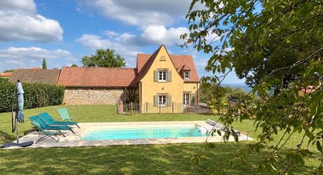 Maison avec piscine et jolie vue en Périgord Noir !