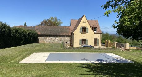 Maison avec piscine et jolie vue en Périgord Noir !