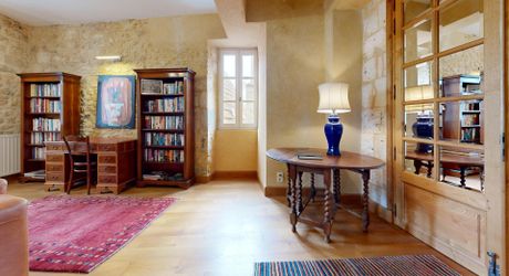 Maison de maître dans coeur de village typique périgourdin