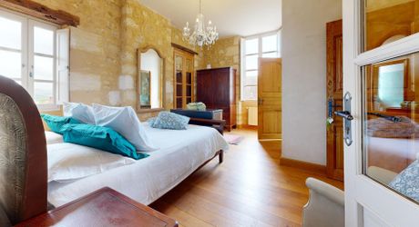 Maison de maître dans coeur de village typique périgourdin