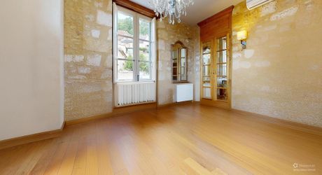 Maison de maître dans coeur de village typique périgourdin