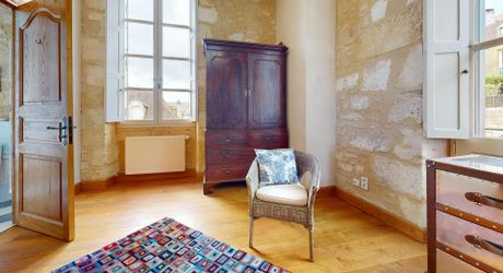 Maison de maître dans coeur de village typique périgourdin