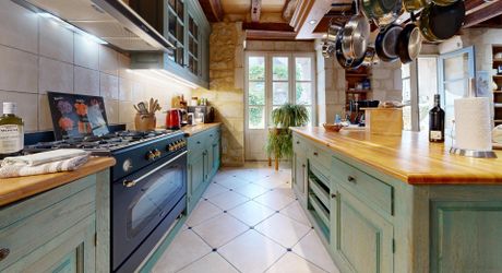 Maison de maître dans coeur de village typique périgourdin