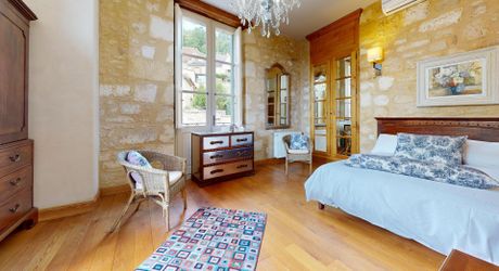 Maison de maître dans coeur de village typique périgourdin