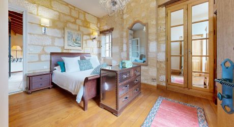 Maison de maître dans coeur de village typique périgourdin