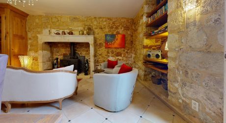 Maison de maître dans coeur de village typique périgourdin