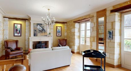 Maison de maître dans coeur de village typique périgourdin