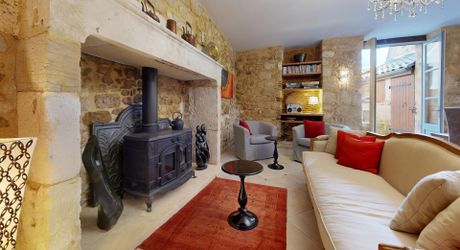 Maison de maître dans coeur de village typique périgourdin