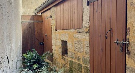 Maison de maître dans coeur de village typique périgourdin