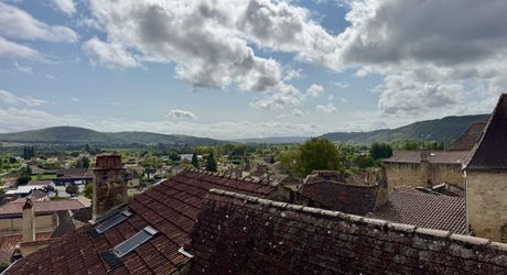 Maison de maître dans coeur de village typique périgourdin