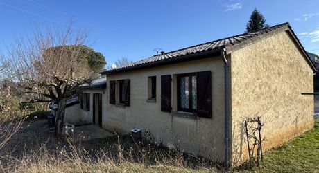 Maison contemporaine à vendre à SARLAT-LA-CANEDA, 104m², 4 chambres, garage, jardin, tout confort. 