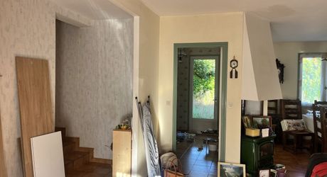 Maison contemporaine à vendre à SARLAT-LA-CANEDA, 104m², 4 chambres, garage, jardin, tout confort. 