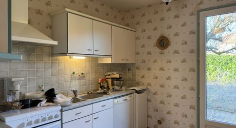 Maison contemporaine à vendre à SARLAT-LA-CANEDA, 104m², 4 chambres, garage, jardin, tout confort. 