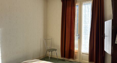 Maison contemporaine à vendre à SARLAT-LA-CANEDA, 104m², 4 chambres, garage, jardin, tout confort. 