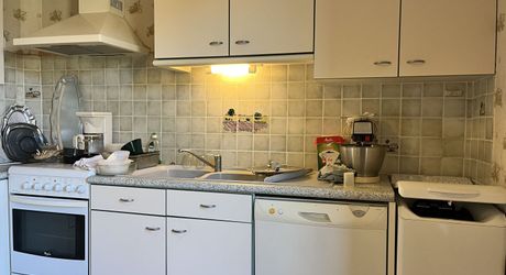 Maison contemporaine à vendre à SARLAT-LA-CANEDA, 104m², 4 chambres, garage, jardin, tout confort. 