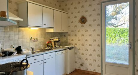 Maison contemporaine à vendre à SARLAT-LA-CANEDA, 104m², 4 chambres, garage, jardin, tout confort. 