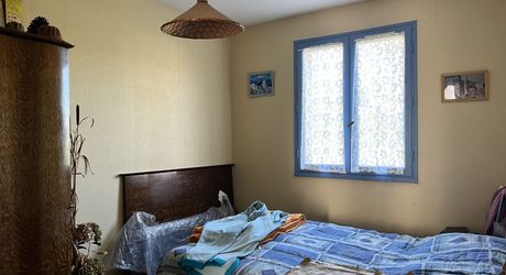 Maison contemporaine à vendre à SARLAT-LA-CANEDA, 104m², 4 chambres, garage, jardin, tout confort. 