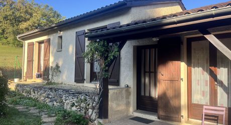 Maison contemporaine à vendre à SARLAT-LA-CANEDA, 104m², 4 chambres, garage, jardin, tout confort. 