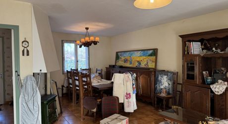 Maison contemporaine à vendre à SARLAT-LA-CANEDA, 104m², 4 chambres, garage, jardin, tout confort. 