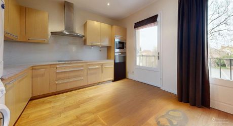  EXCLUSIVITE LABEL PIERRES Appartement belles prestations, résidence calme, plein centre village, parking sécurisé