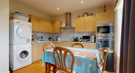  EXCLUSIVITE LABEL PIERRES Appartement belles prestations, résidence calme, plein centre village, parking sécurisé