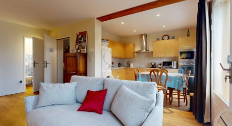  EXCLUSIVITE LABEL PIERRES Appartement belles prestations, résidence calme, plein centre village, parking sécurisé