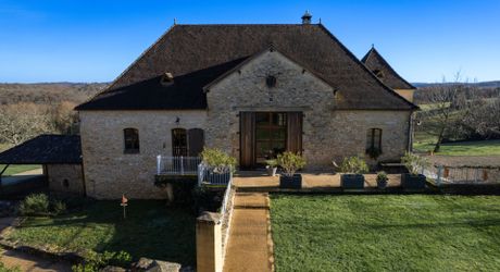 Luxury Estate in Périgord Noir: Stunning Views, Income Potential (Gîte/B&B), Pool, and 67 Acres of Private Land
