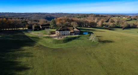Luxury Estate in Périgord Noir: Stunning Views, Income Potential (Gîte/B&B), Pool, and 67 Acres of Private Land