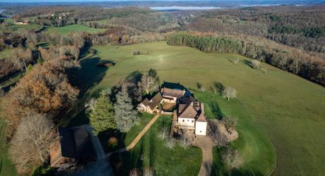 Luxury Estate in Périgord Noir: Stunning Views, Income Potential (Gîte/B&B), Pool, and 67 Acres of Private Land