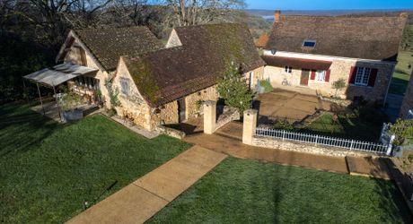 Luxury Estate in Périgord Noir: Stunning Views, Income Potential (Gîte/B&B), Pool, and 67 Acres of Private Land
