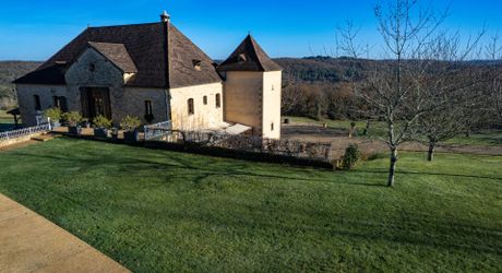 Luxury Estate in Périgord Noir: Stunning Views, Income Potential (Gîte/B&B), Pool, and 67 Acres of Private Land