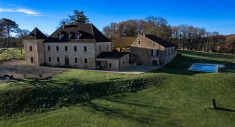 Luxury Estate in Périgord Noir: Stunning Views, Income Potential (Gîte/B&B), Pool, and 67 Acres of Private Land