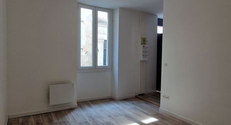 Maison ancienne 156m2 hab dont 4 chambres, rénovée récemment, proche des commerces.